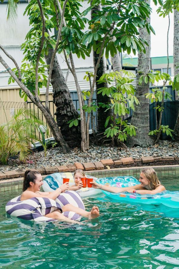 Mad Monkey Village Cairns Luaran gambar