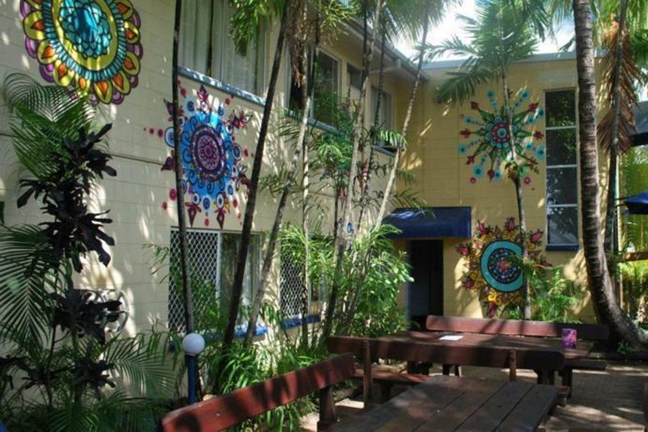 Mad Monkey Village Cairns Luaran gambar