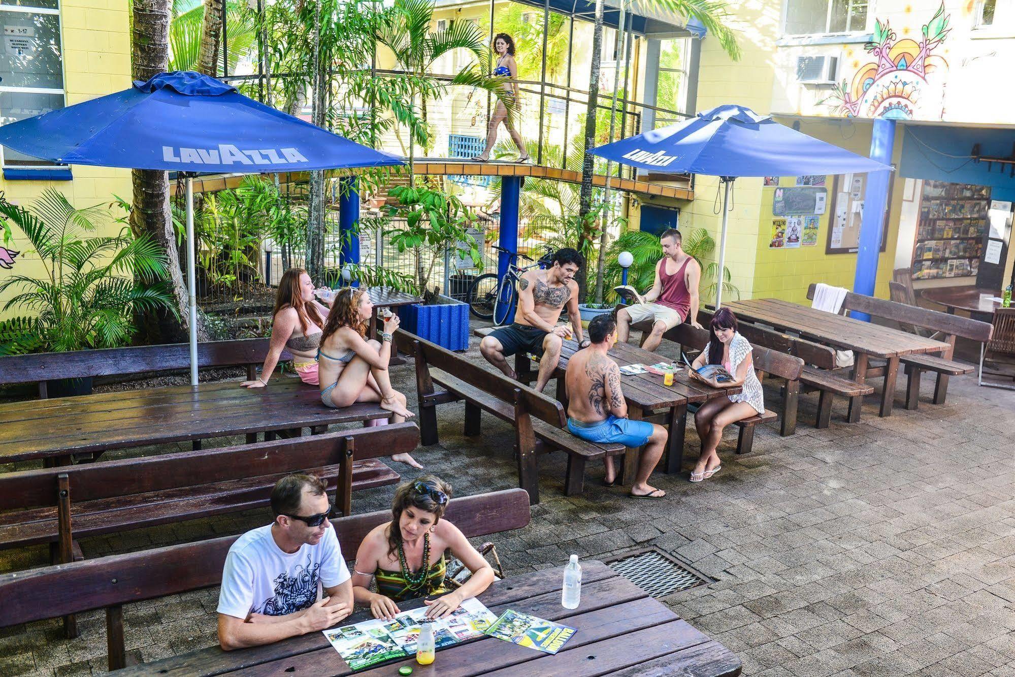 Mad Monkey Village Cairns Luaran gambar