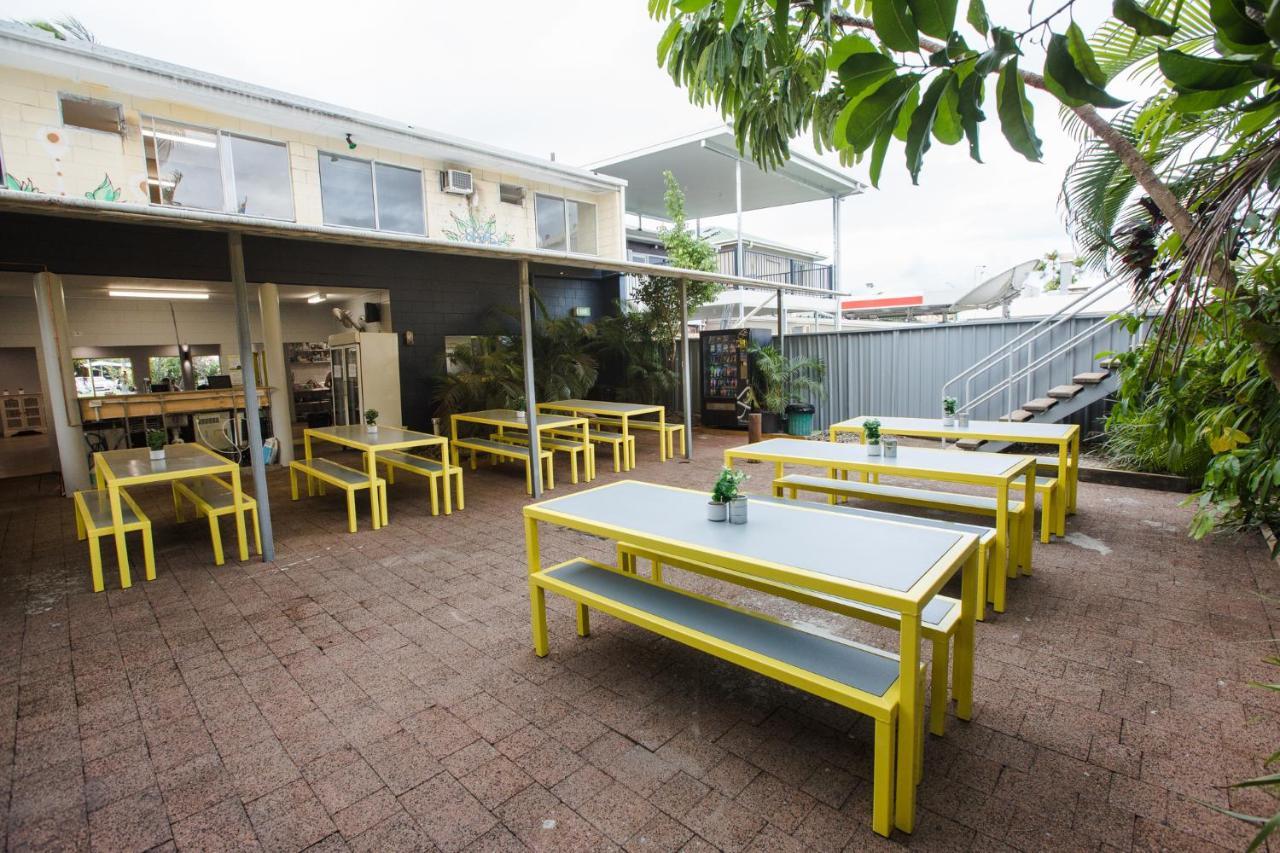 Mad Monkey Village Cairns Luaran gambar